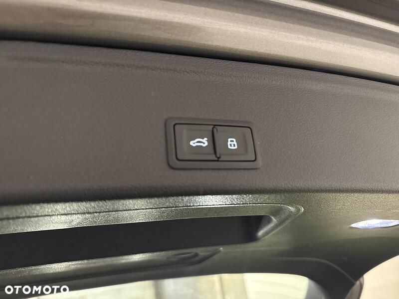 Audi A4 40 TDI S tronic - 24