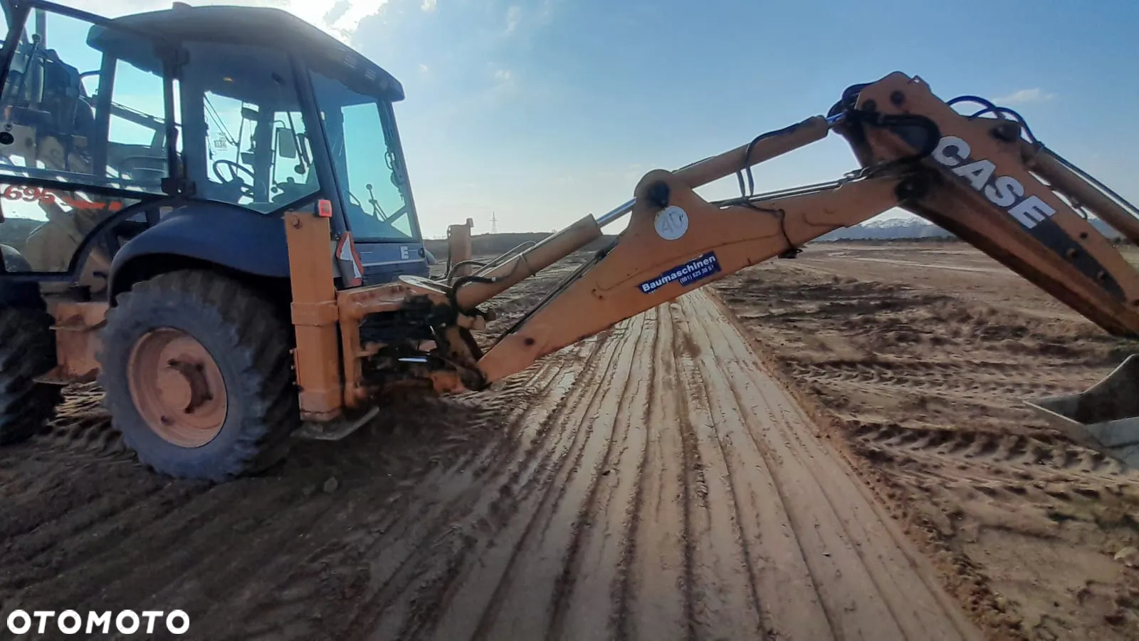 Case 695R - 8