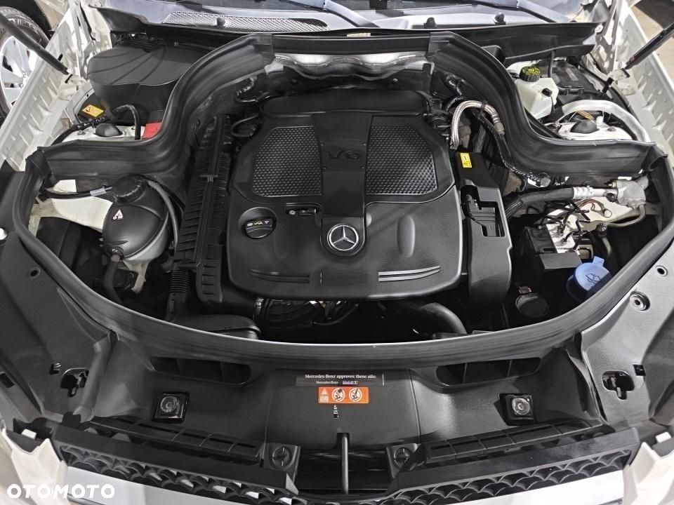 Mercedes-Benz GLK 350 4-Matic - 12