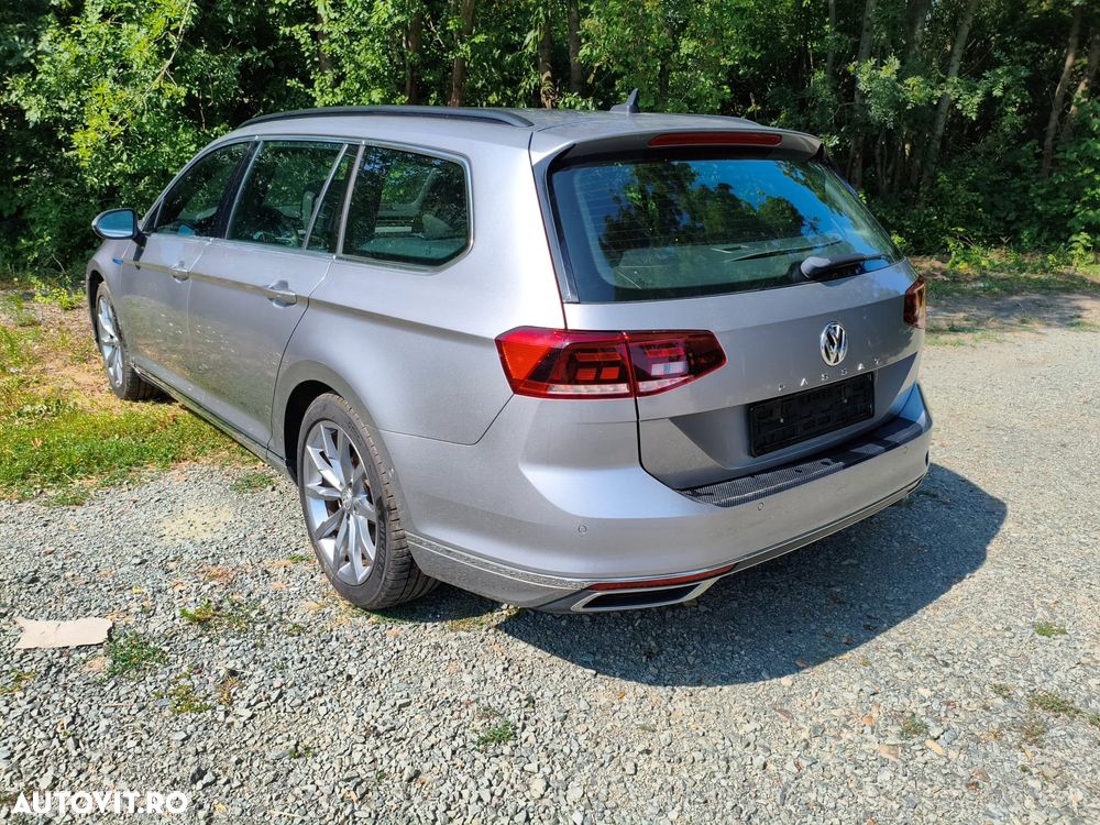 Volkswagen Passat - 4