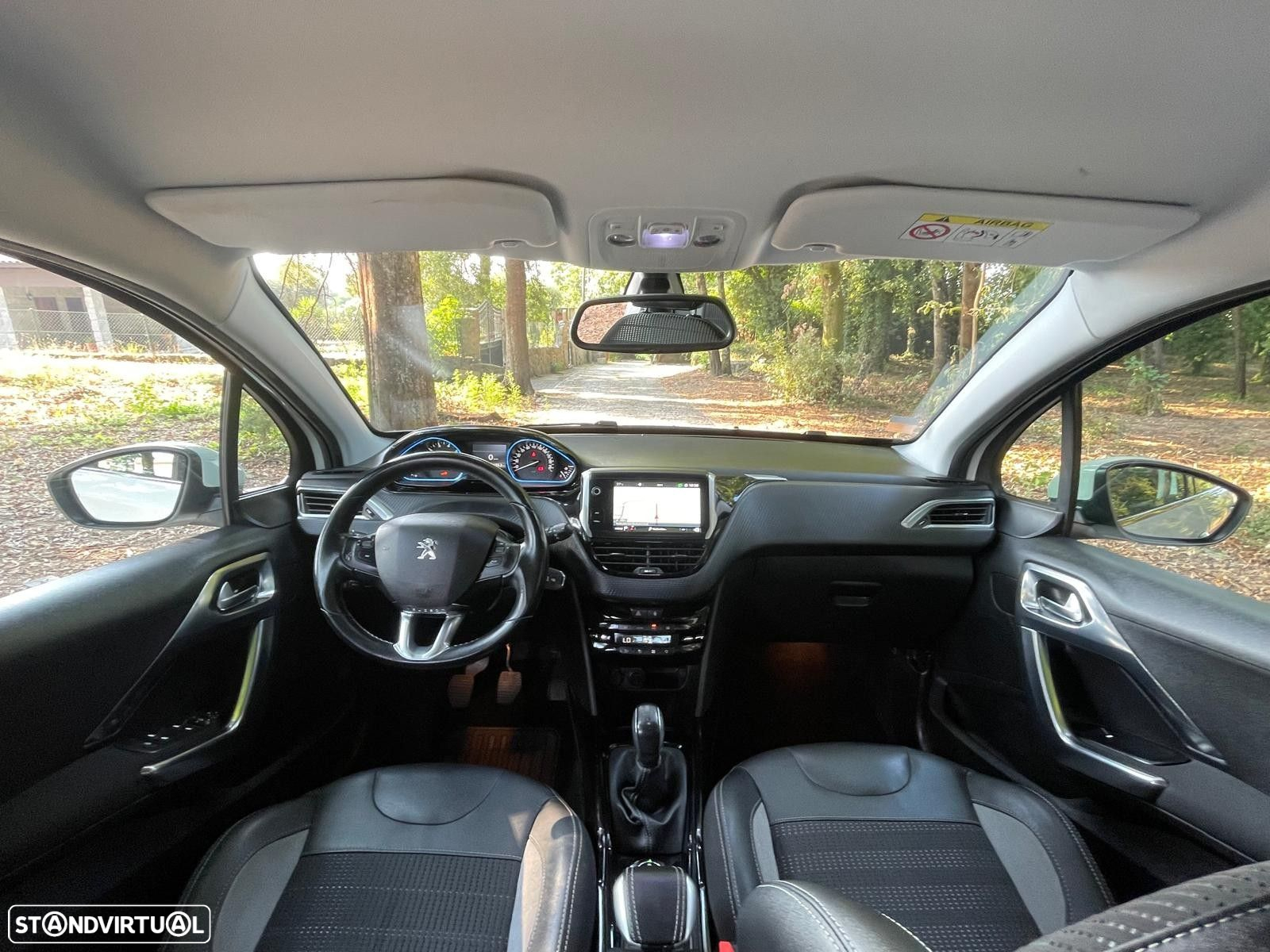 Peugeot 2008 1.2 PureTech Allure - 10