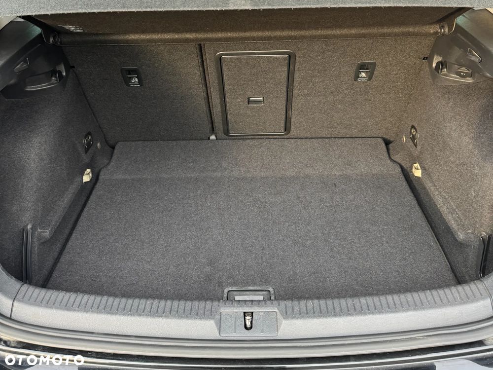Volkswagen Golf - 31