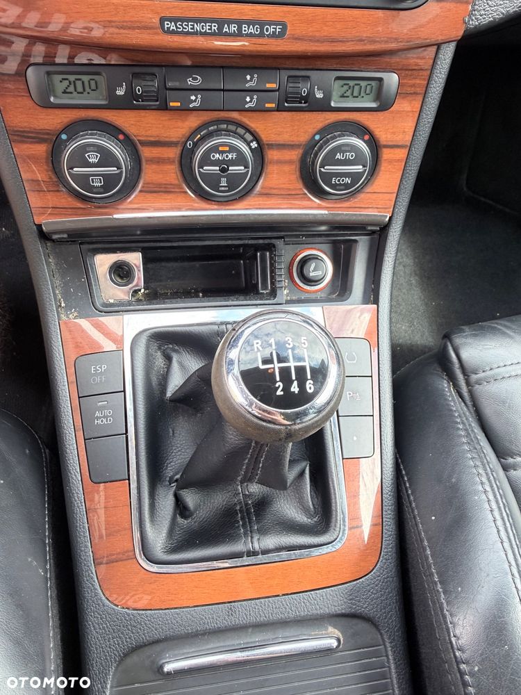 Volkswagen Passat 2.0 TDI Highline - 16
