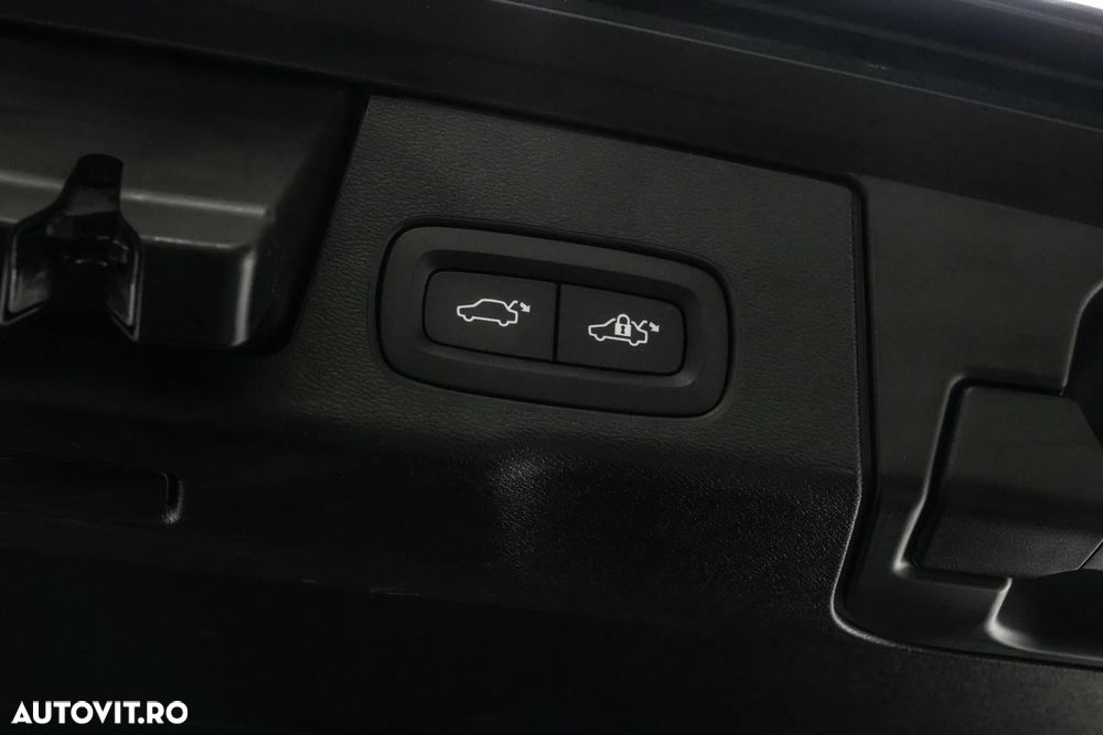 Volvo XC 60 B4 MHEV Momentum Pro - 25