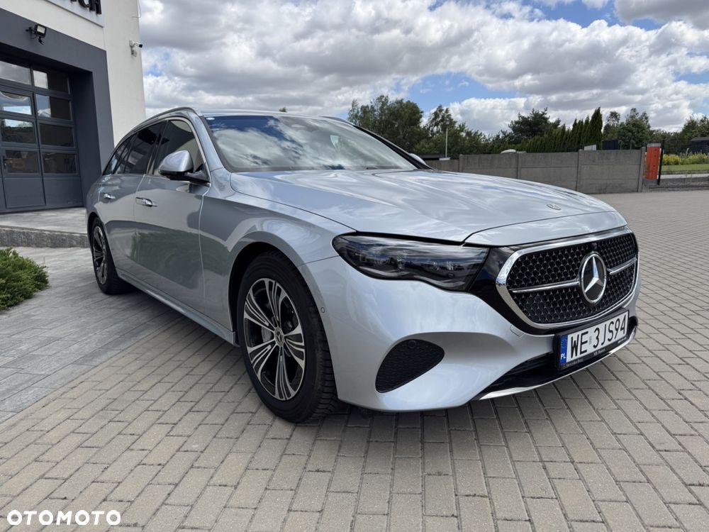 Mercedes-Benz Klasa E 200 mHEV 4-Matic Avantgarde 9G-Tronic - 3