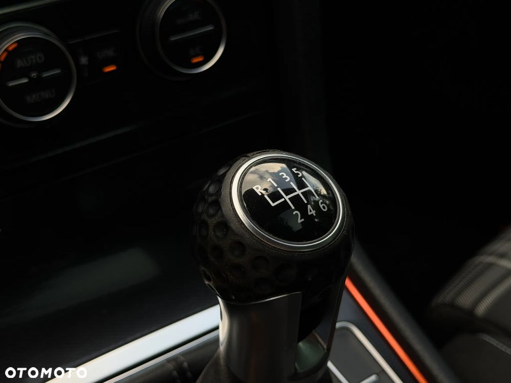 Volkswagen Golf - 39