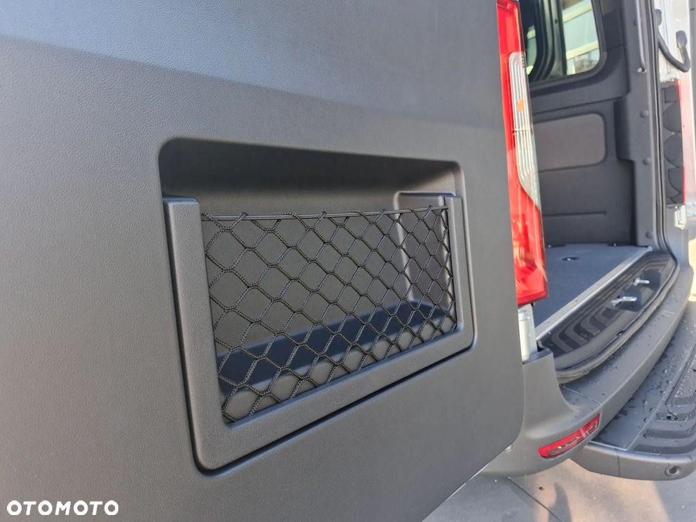 Mercedes-Benz Sprinter - 13