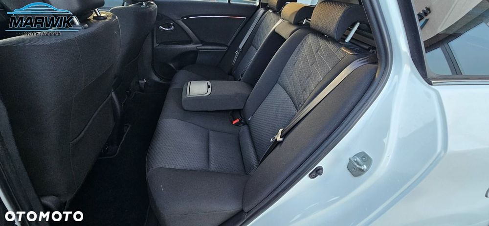Toyota Avensis - 24