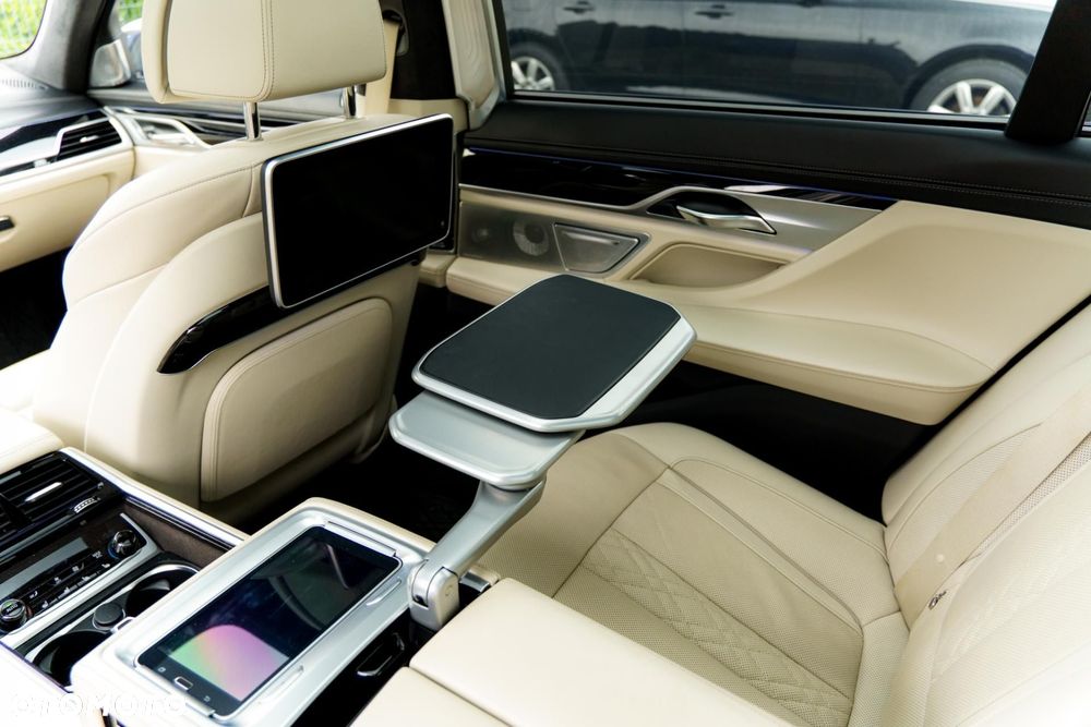 BMW Seria 7 - 35