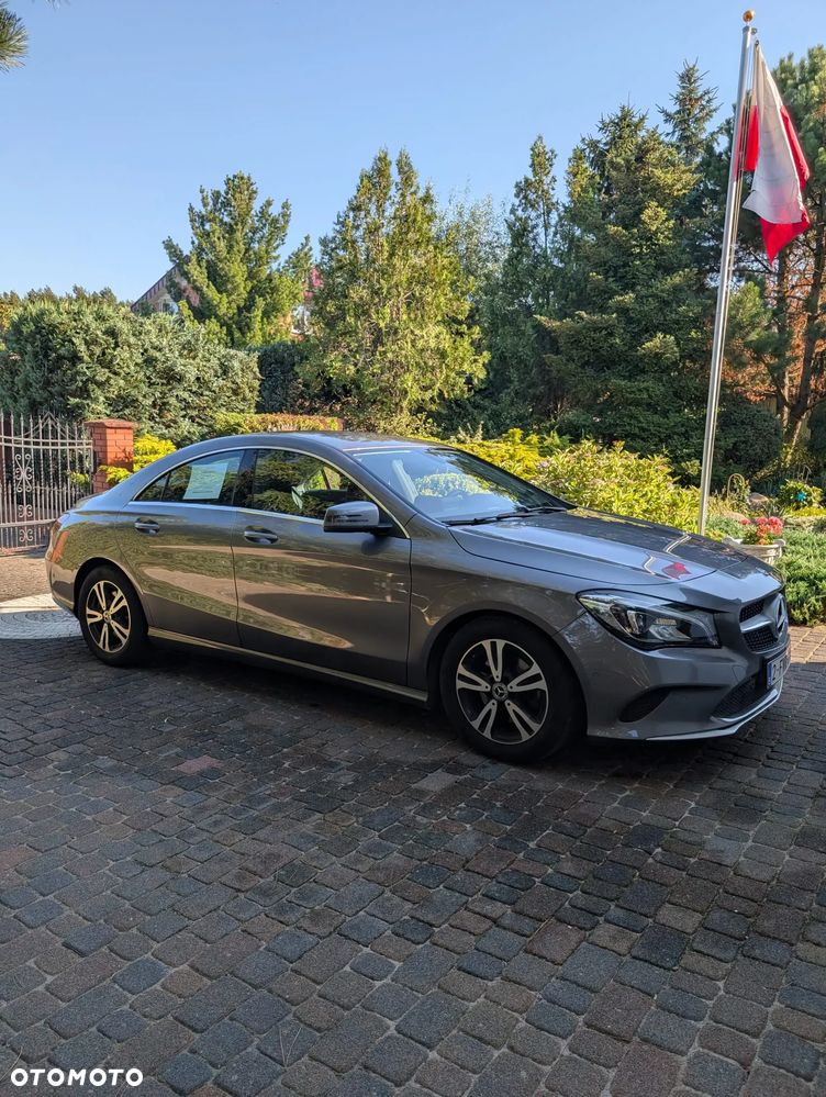 Mercedes-Benz CLA 180 7G-DCT - 3