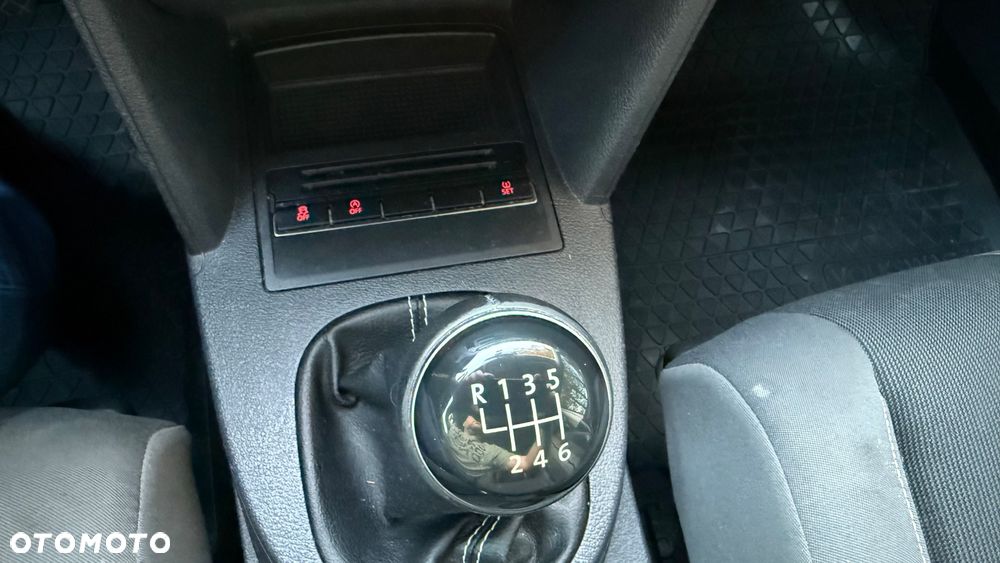 Volkswagen Touran 2.0 TDI DPF STYLE - 22