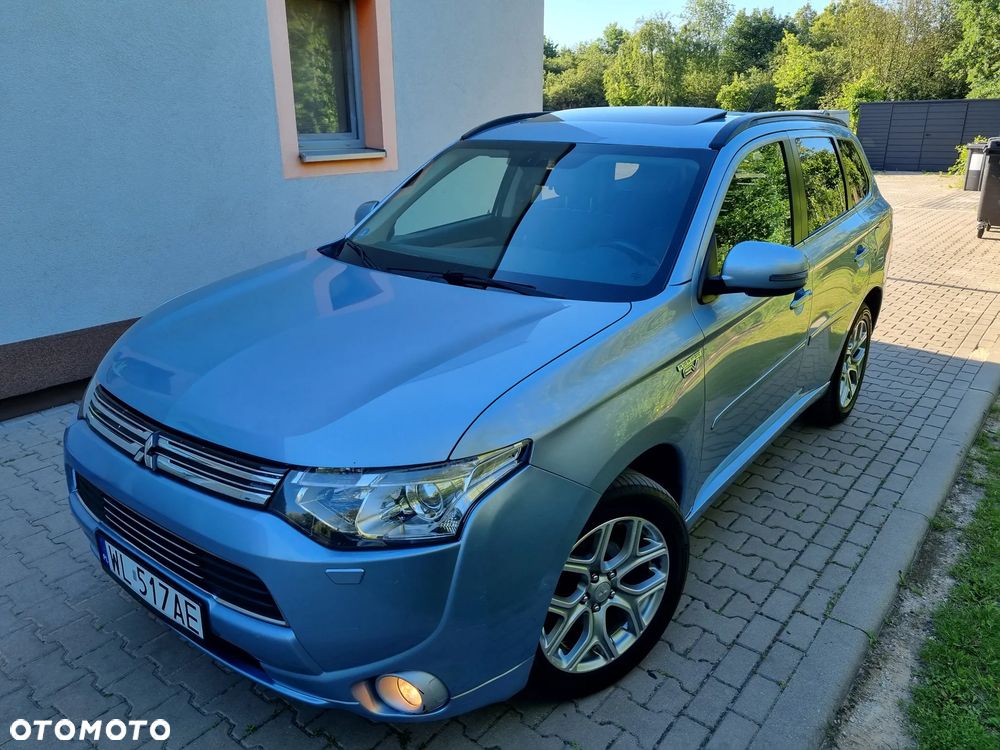 Mitsubishi Outlander Instyle NAVI + - 34