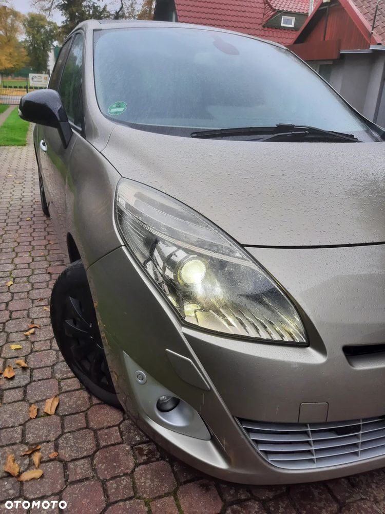 Renault Grand Scenic - 1