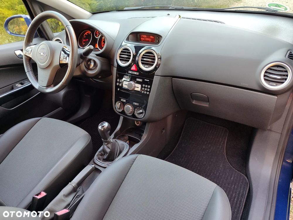Opel Corsa 1.2 16V Cosmo - 3