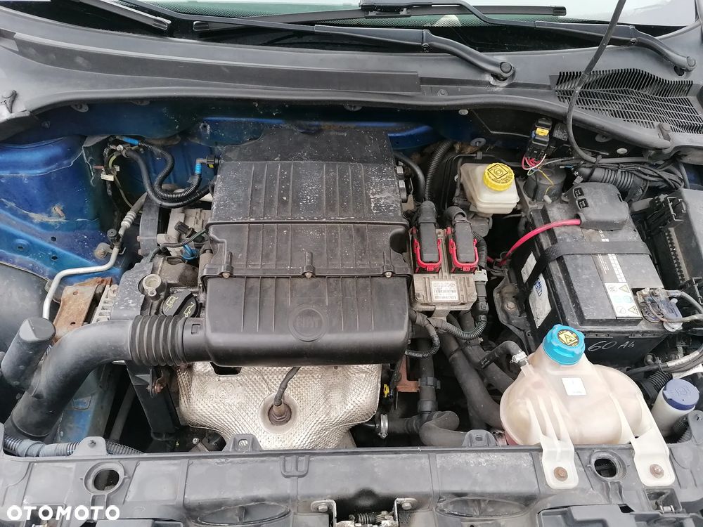 Fiat Punto 1.4 16V Dynamic - 32