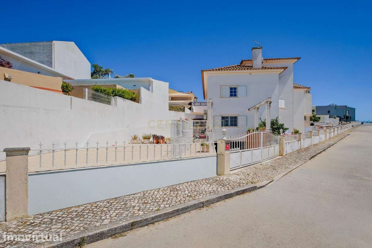 Moradia Bi Familiar com 3 Pisos na Quinta da Coutada, Vila Franca de X - Grande imagem: 2/31
