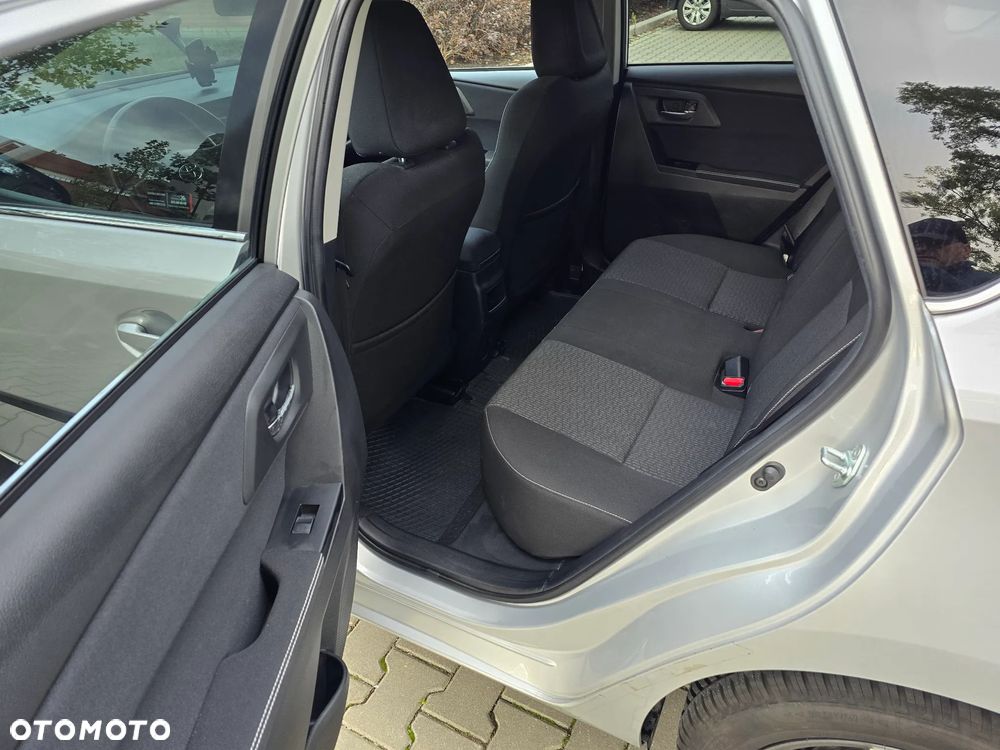Toyota Auris - 13