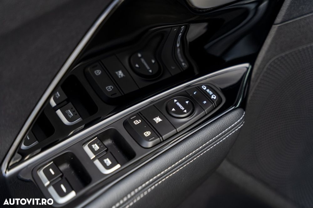 Kia Niro 1.6 GDI PHEV 2WD OPF Aut. Vision - 32