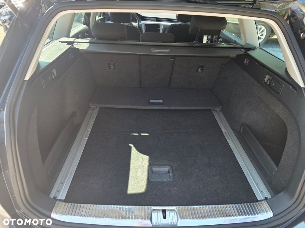 Volkswagen Passat 2.0 TDI SCR DSG Business - 29