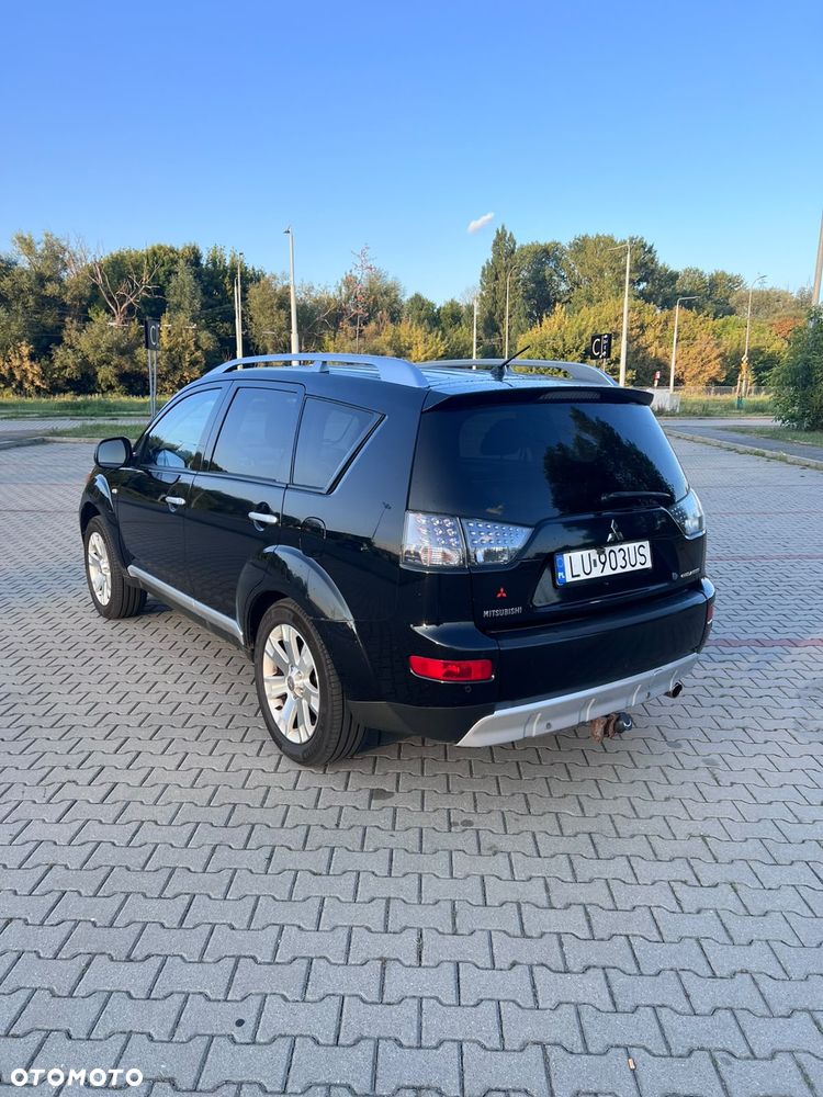 Mitsubishi Outlander - 2