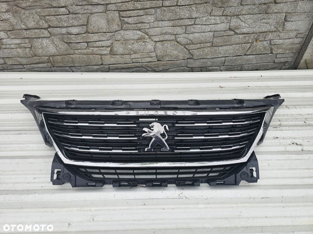 Peugeot 5008 II GRILL ATRAPA W ZDERZAK PRZÓD WERSJA NA ZWYKŁEJ LAMPIE - 1