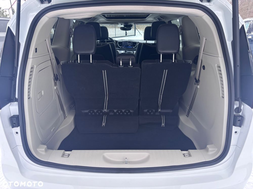 Chrysler Pacifica - 11