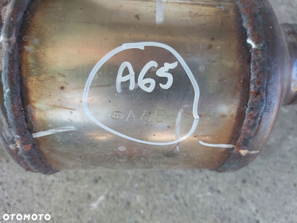 Toyota Yaris IV Cross 1,5 tłumik środkowy katalizator A65 - 6