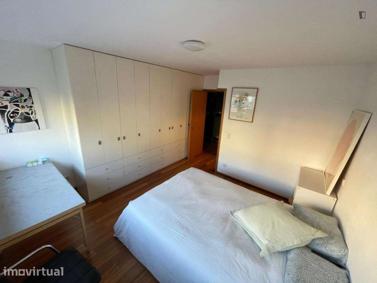 Quarto - localizado em Aldoar Porto - Grande imagem: 3/6