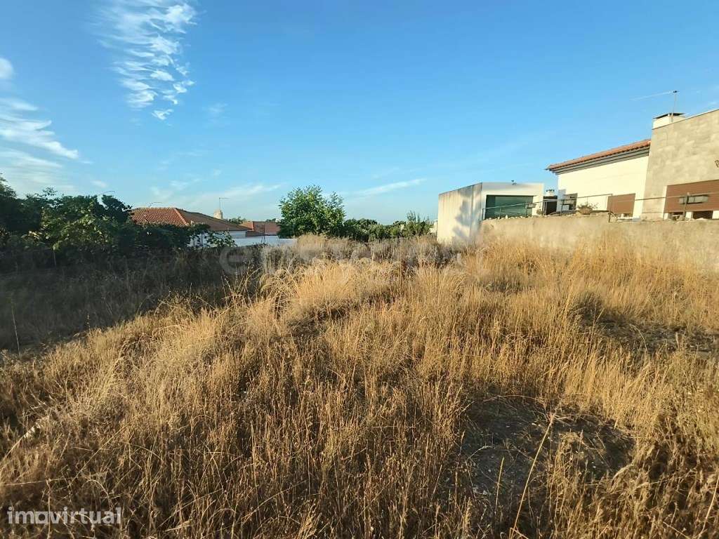 Terreno urbano com projecto aprovado para Moradia Térrea com piscina - Grande imagem: 2/9
