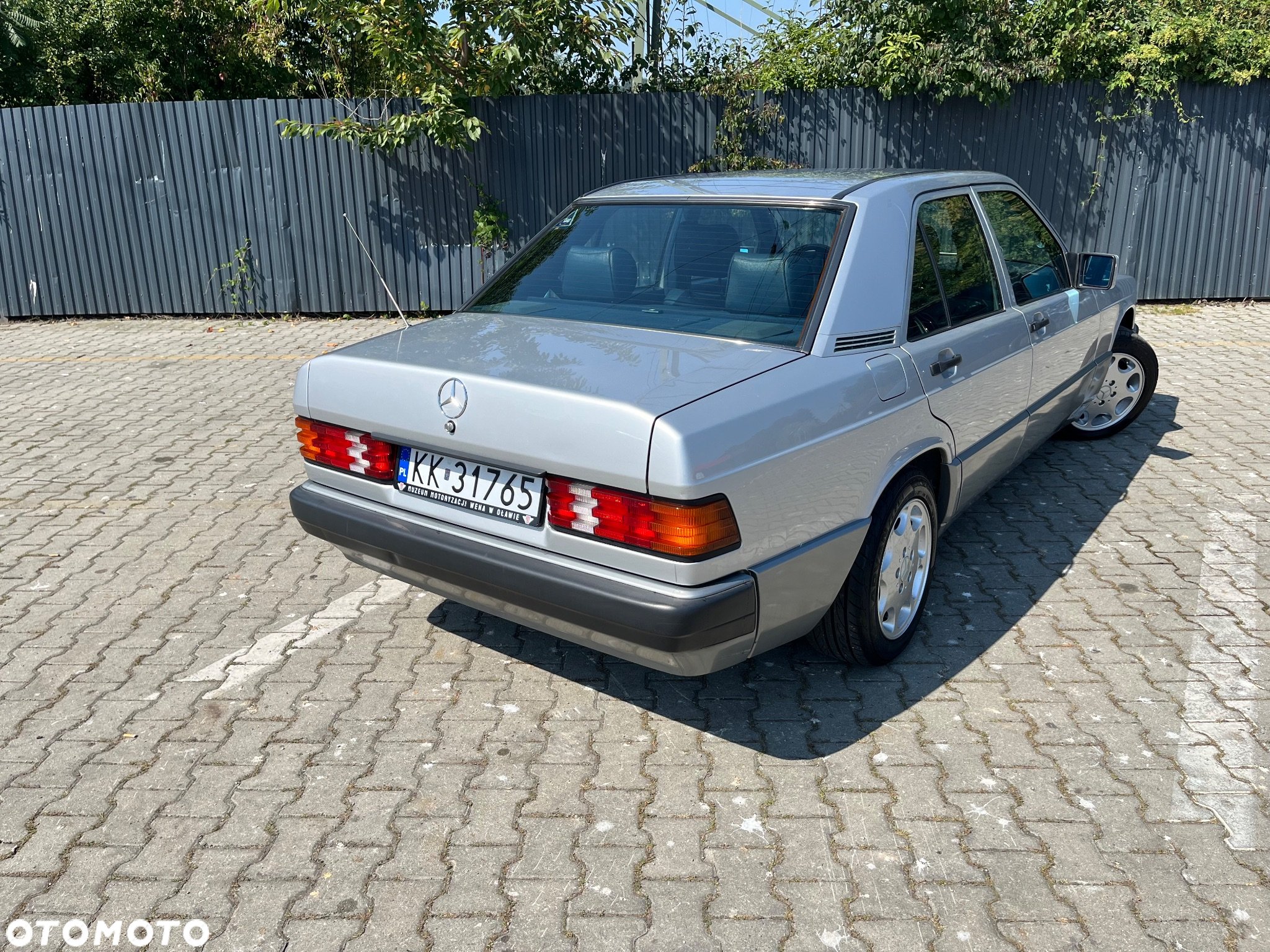 Mercedes-Benz W201 (190) - 12