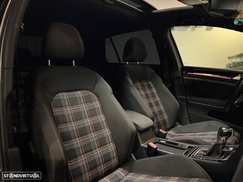 VW Golf GTI Performance BlueMotion DSG - 37