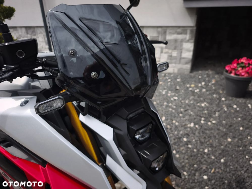 Suzuki GSX - 18