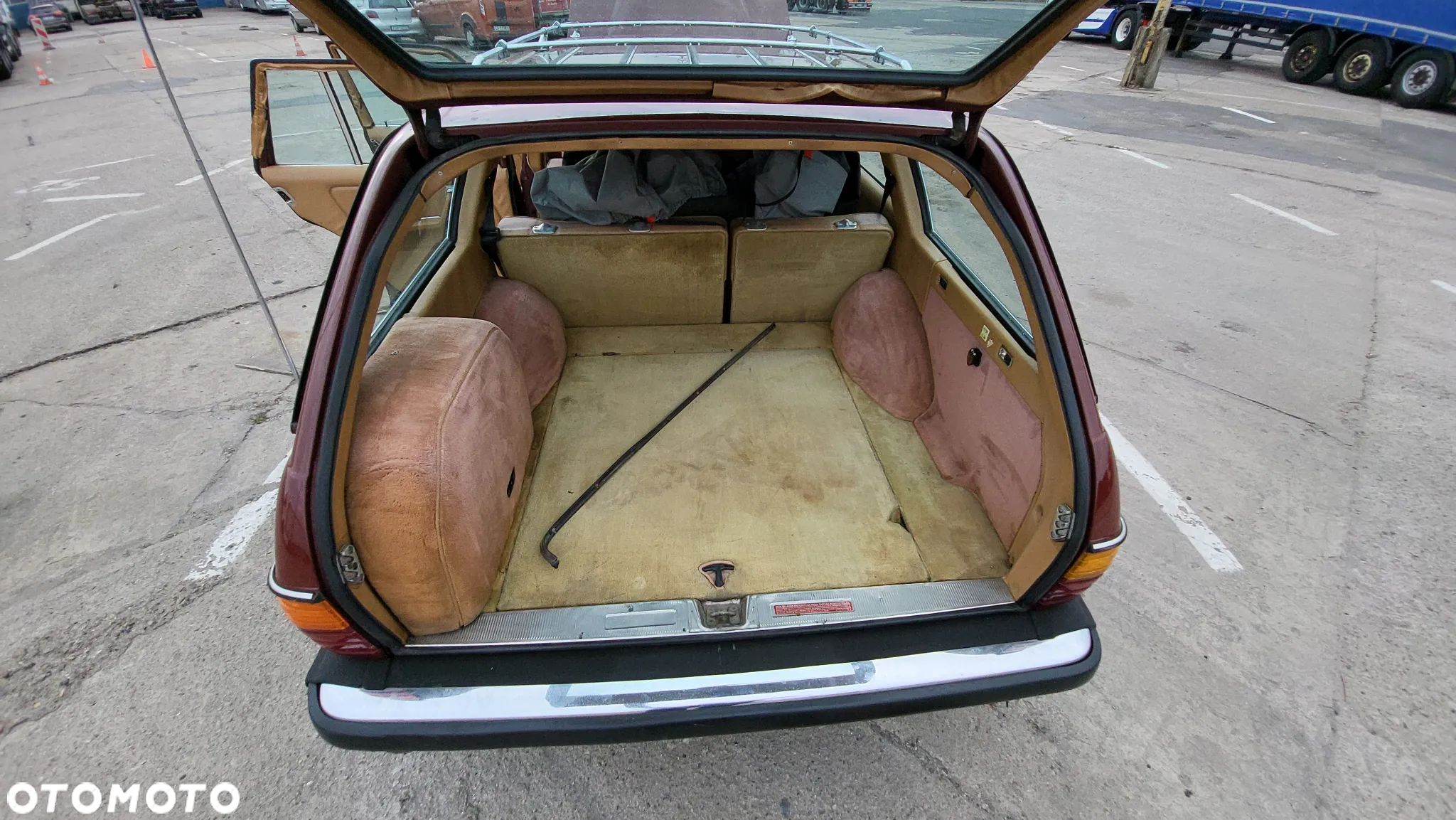 Mercedes-Benz W123 - 21