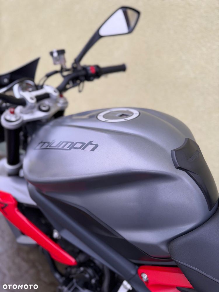Triumph Street Triple - 33