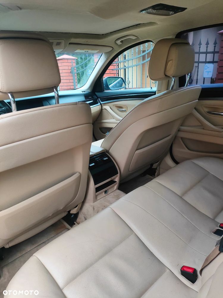 BMW Seria 5 528i - 11