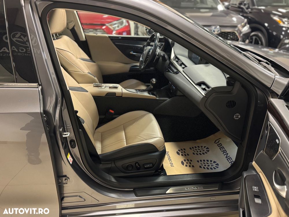 Lexus Seria ES 300h Business Edition - 17