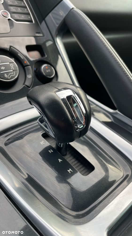 Peugeot 3008 2.0 HDi HYbrid4 - 29