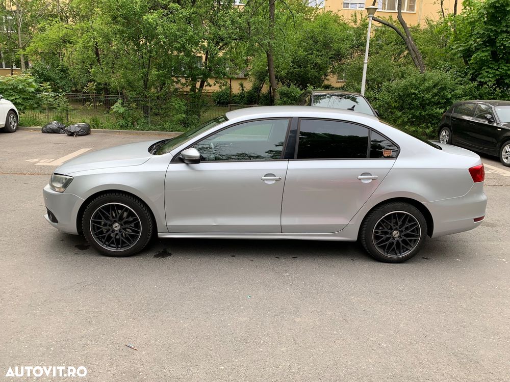 Volkswagen Jetta 1.6 TDI Blue Motion Technology Trendline - 4