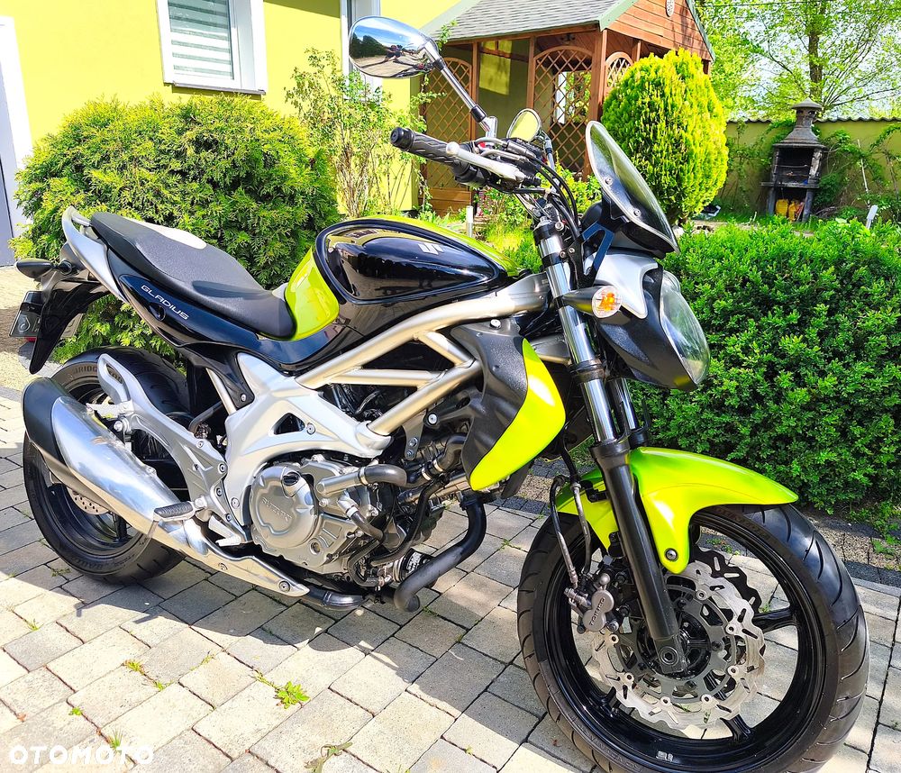 Suzuki Gladius - 12