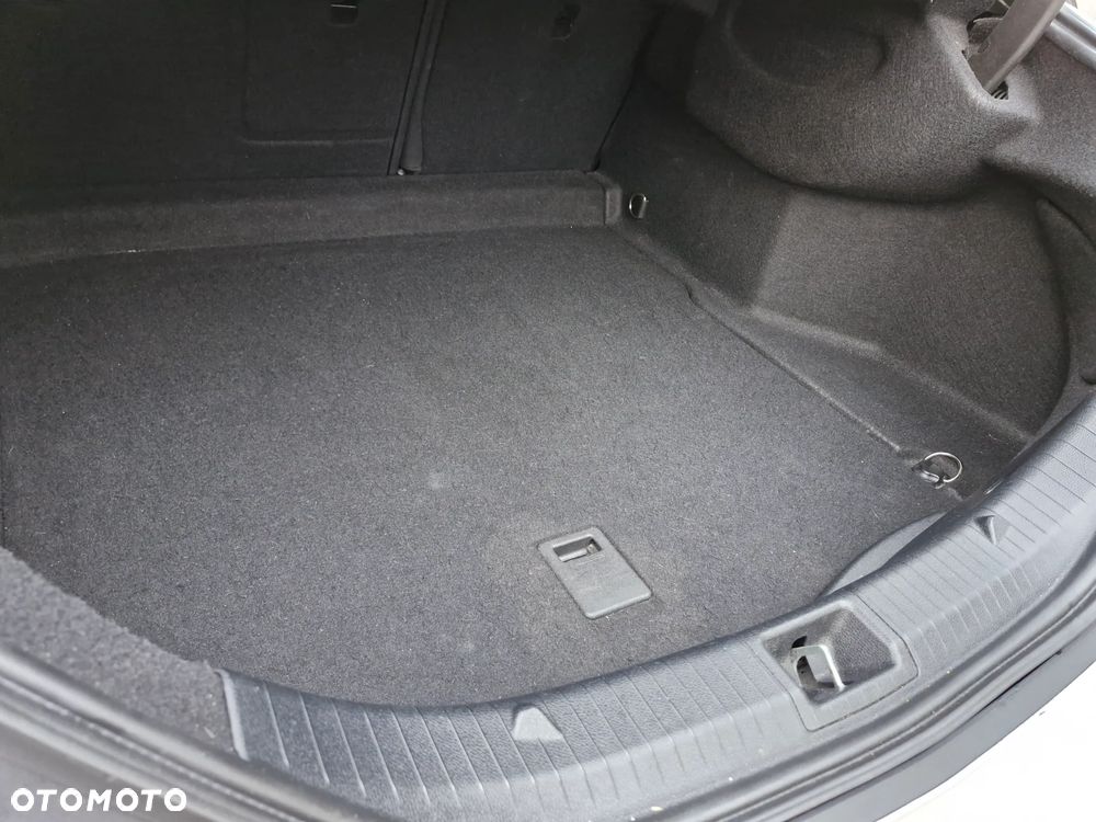 Mercedes-Benz CLA - 12