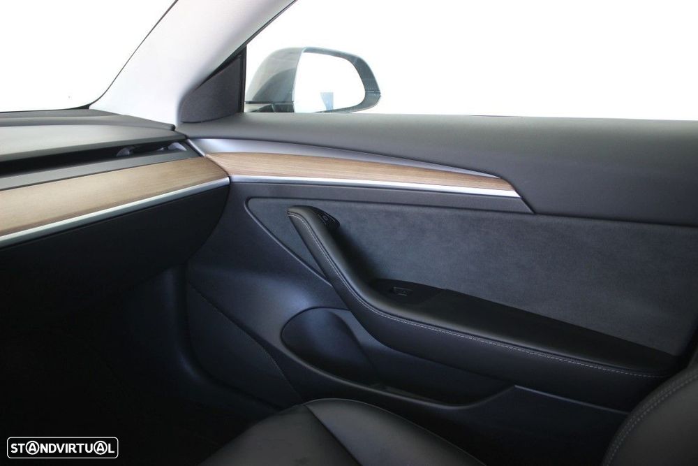 Tesla Model 3 - 24
