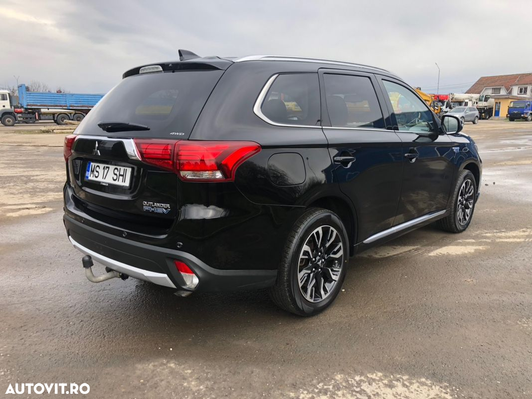 Mitsubishi Outlander 2.0 4WD Plug-In Hybrid - 5