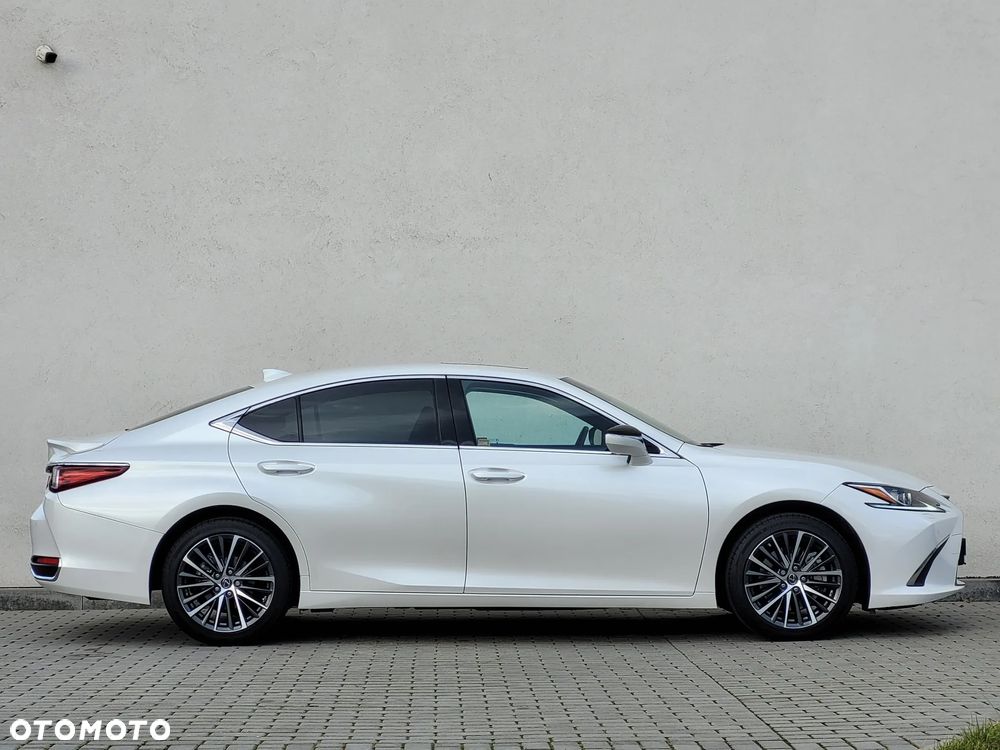 Lexus ES - 10