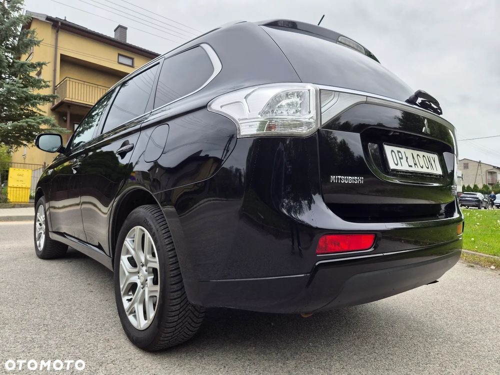 Mitsubishi Outlander - 2