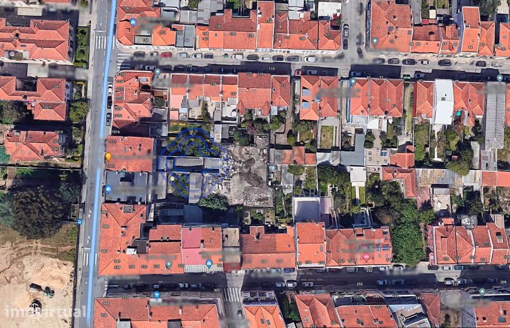 Prédio misto de três pisos no Porto - Grande imagem: 2/26