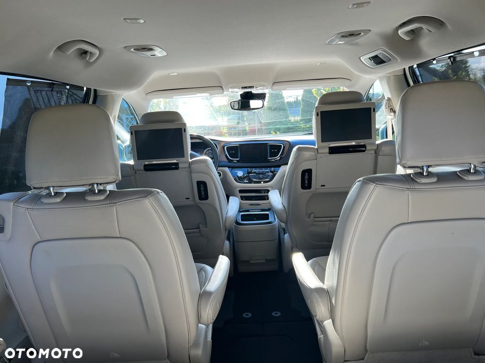 Chrysler Pacifica - 16