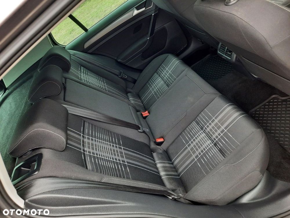 Volkswagen Golf - 22