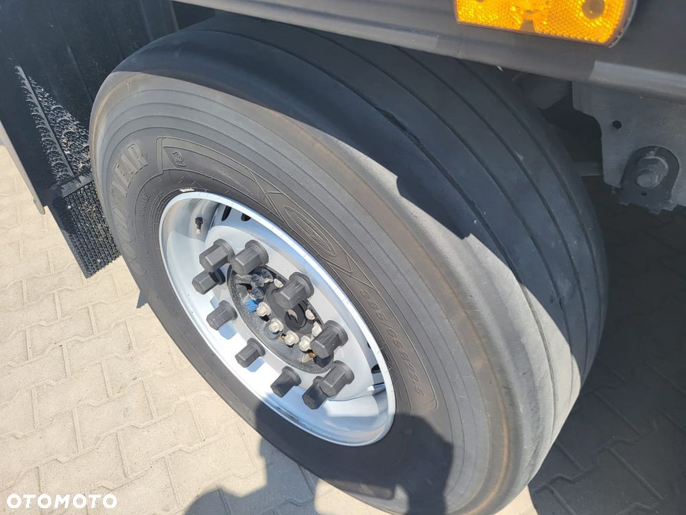 Schmitz Cargobull ThermoKing SLXi300; DOST; Uchwyty promowe, Paleciara - 5