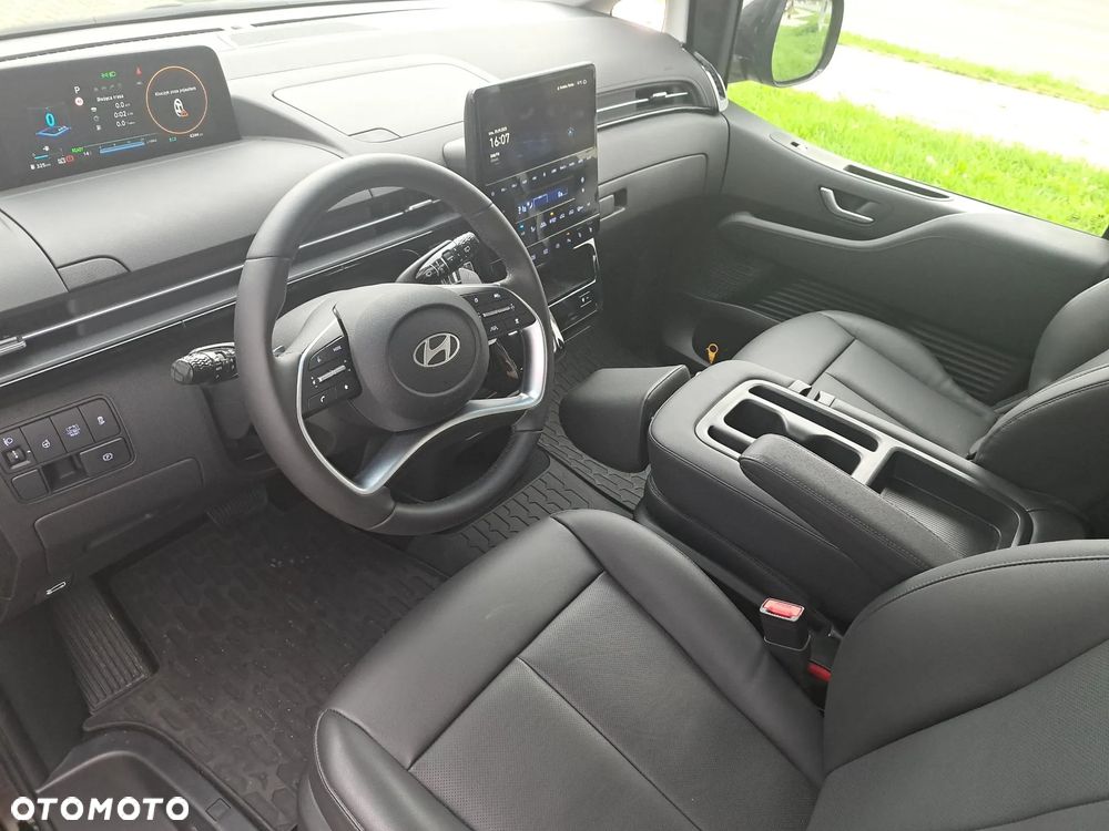 Hyundai Staria - 12