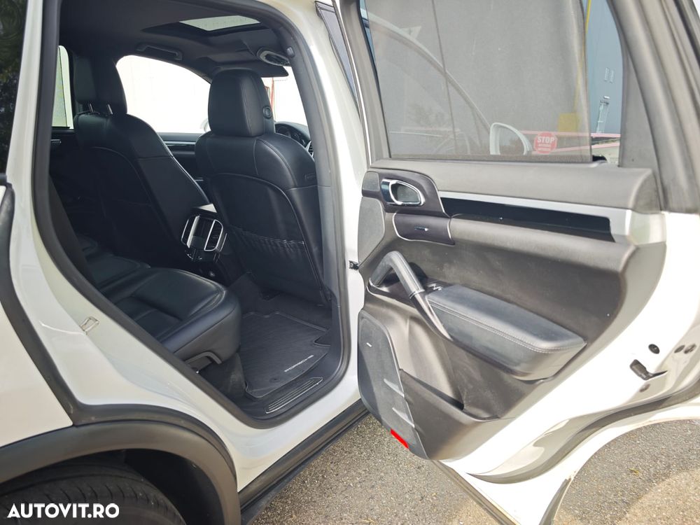 Porsche Cayenne 3.0 L V6 - 30